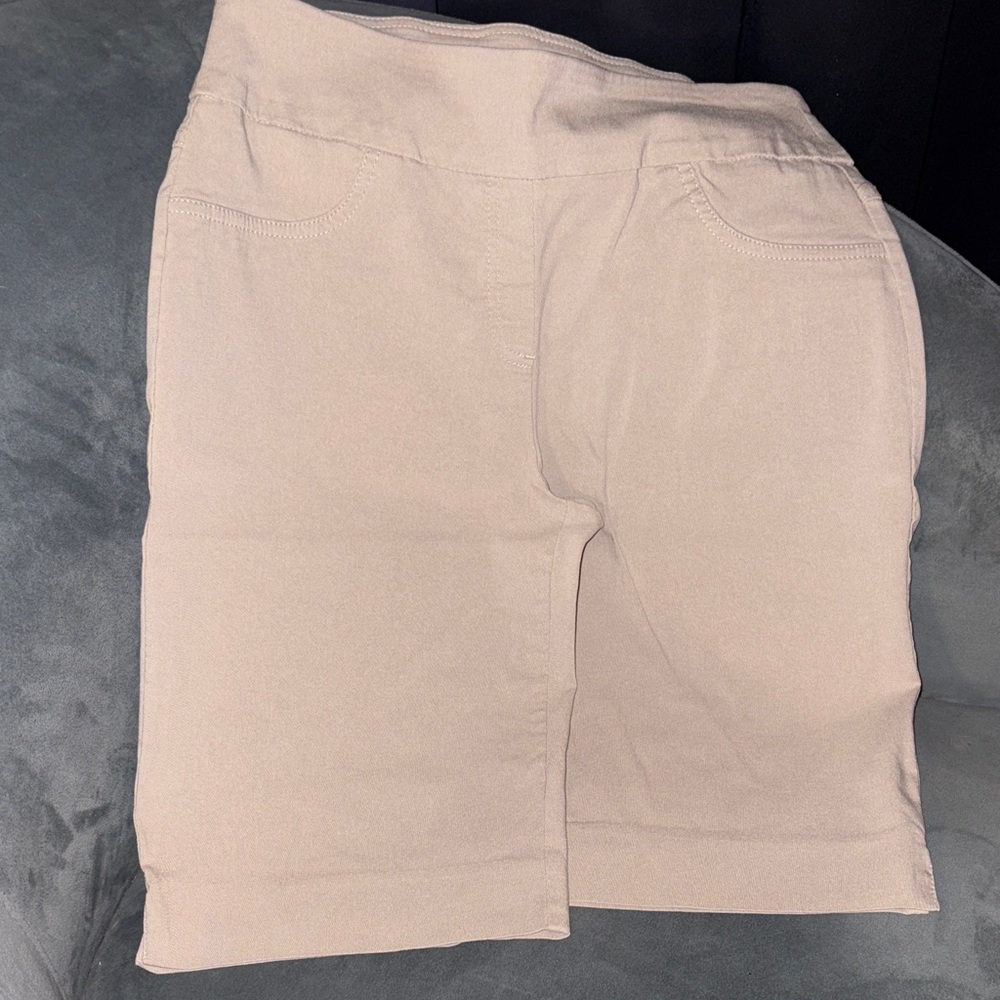 Ruby Rd. Women's Cream Bermudas Size 10